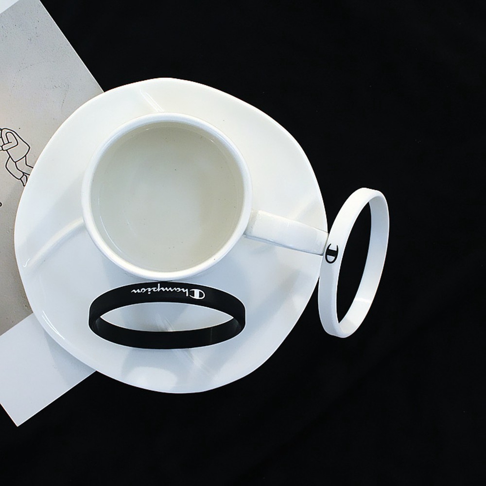 Vòng tay silicon in thương hiệu thời trang màu trắng đen