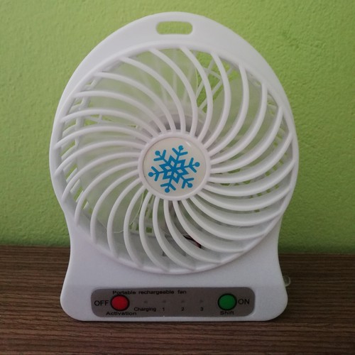 QUẠT SẠC, TÍCH ĐIỆN ĐỂ BÀN LÀM VIỆC, CẦM TAY, CHO EM BÉ CÓ 3 TỐC ĐỘ GIÓ.