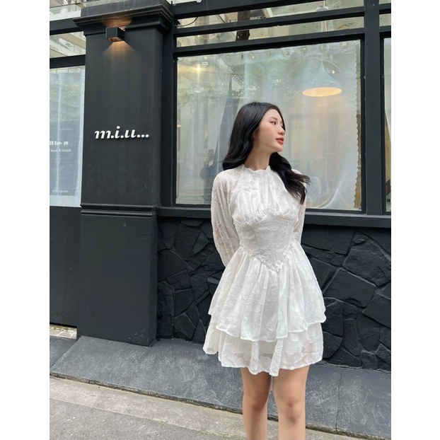 Đầm xoè vol thêu hở lưng tay dài trắng - xanh