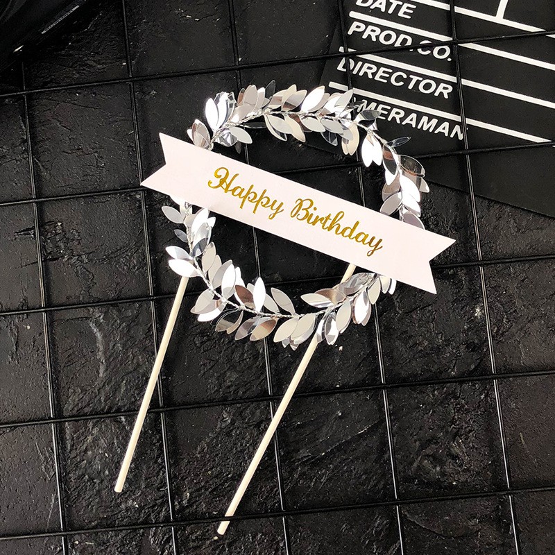 Phụ kiện kiểu vòng hoa để trang trí bánh kem