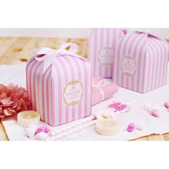 Hộp đựng bánh kẻ