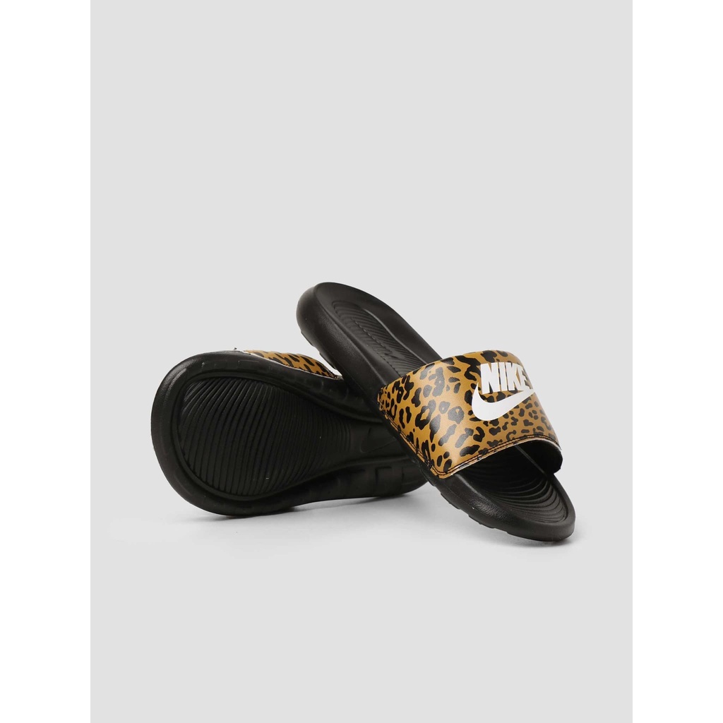 - Dép Nike Victorio One Slides CN9676 700 - Hàng chính hãng - Voss Authentic