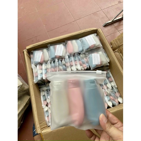 SÉT 3 LỌ CHIẾT MỸ PHẨM DU LỊCH KÈM TÚI ZIP