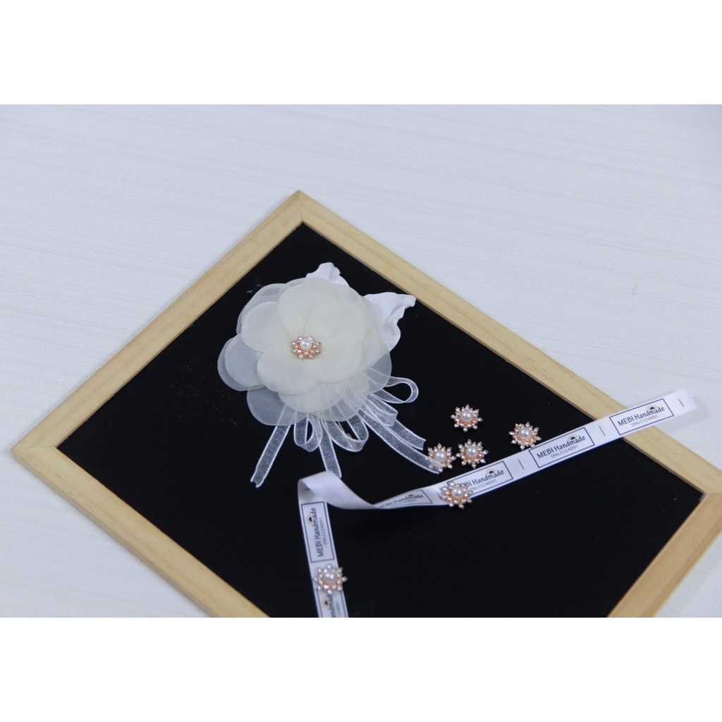 (Ảnh thật 100%) Hoa cài áo handmade mẫu vải voan nhụy đá mix lá gấm và ruy băng voan siêu xinh (No box)