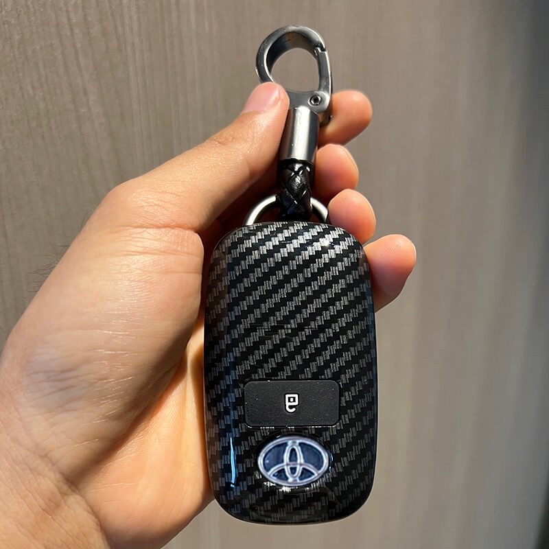 Ốp Chìa Khóa Carbon xe Toyota Raize, Veloz, Avanza- kèm móc treo sang trọng, bảo vệ chìa khóa xe toàn diện thời trang