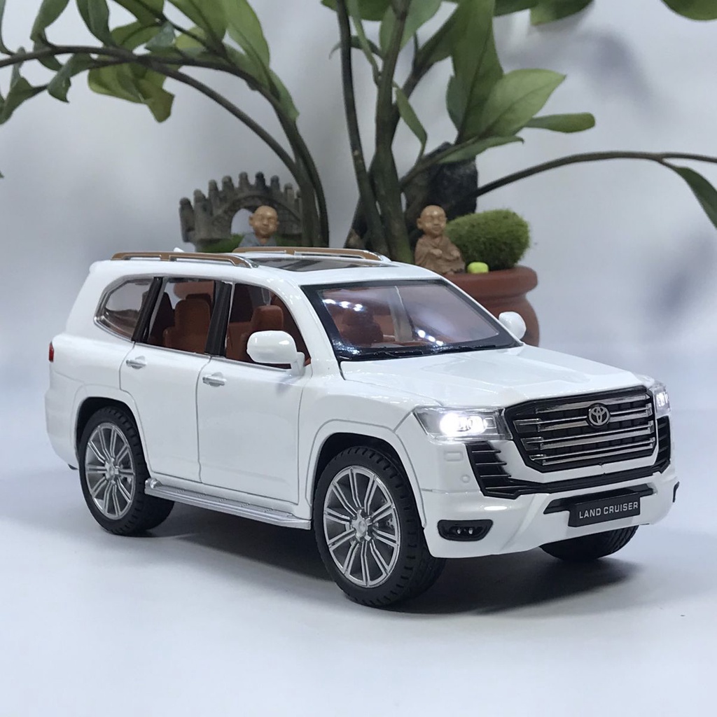 Xe mô hình Toyota Land Cruiser LC300 2022 tỉ lệ 1:24