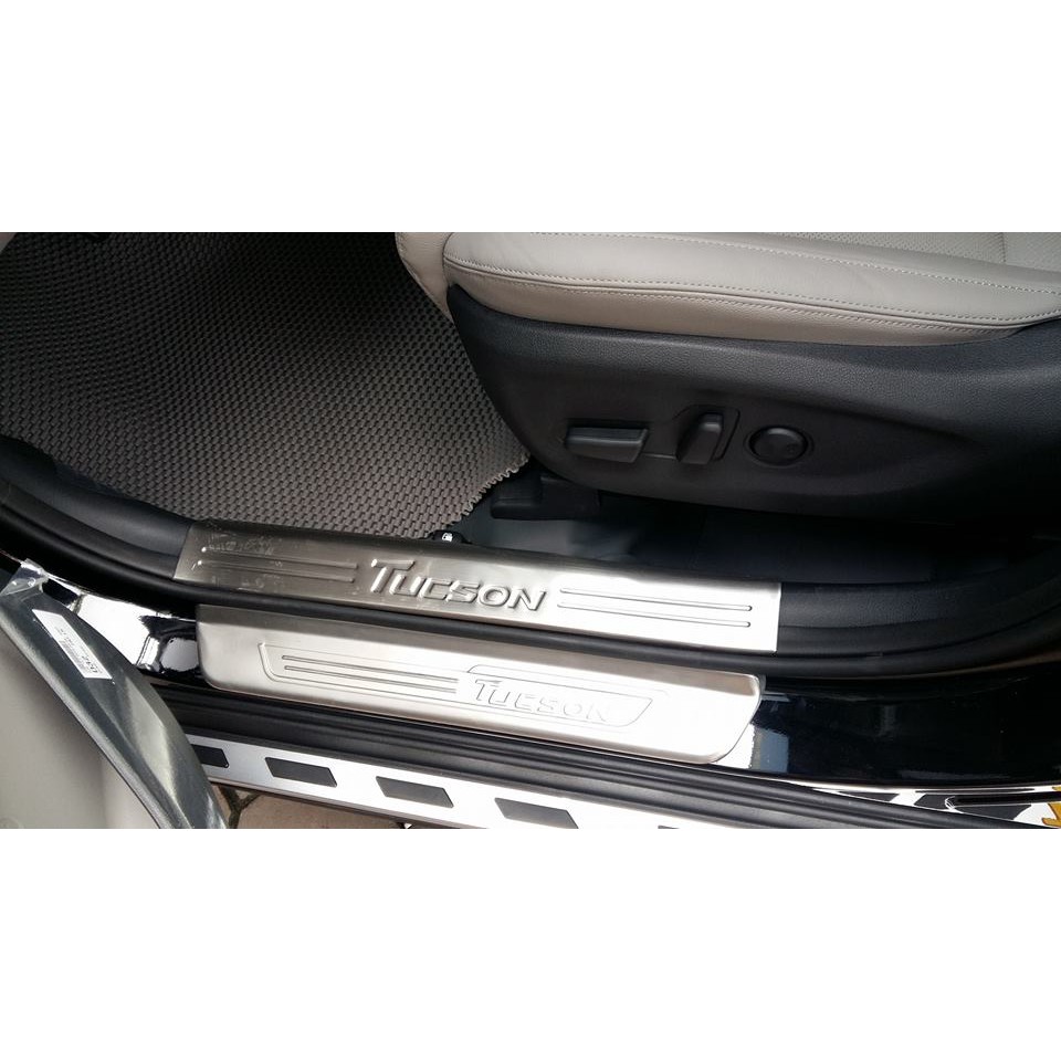 Ốp bậc cửa, nẹp cửa xe hyundai Tucson 2016 đến 2023 Mẫu Inox + tặng keo trợ dính
