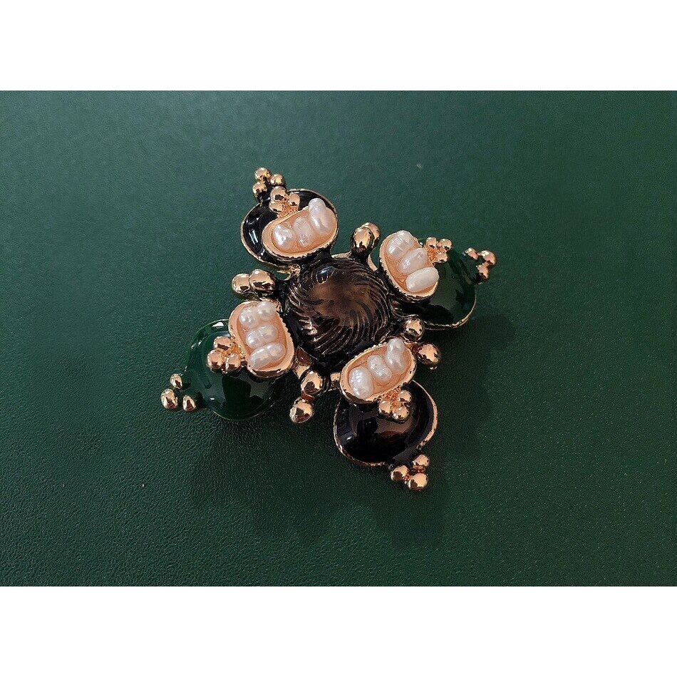 Ghim Cài Áo Hình Thánh Giá Đính Ngọc Trai Phong Cách Vintage