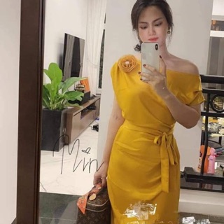 Váy lụa lệch vai