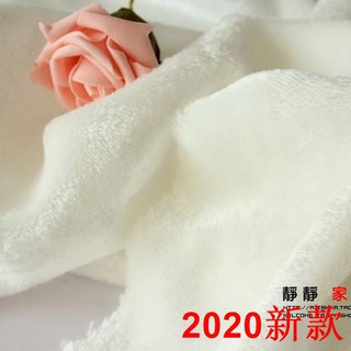 Tấm thảm lông ngắn màu trắng làm phông nền chụp ảnh