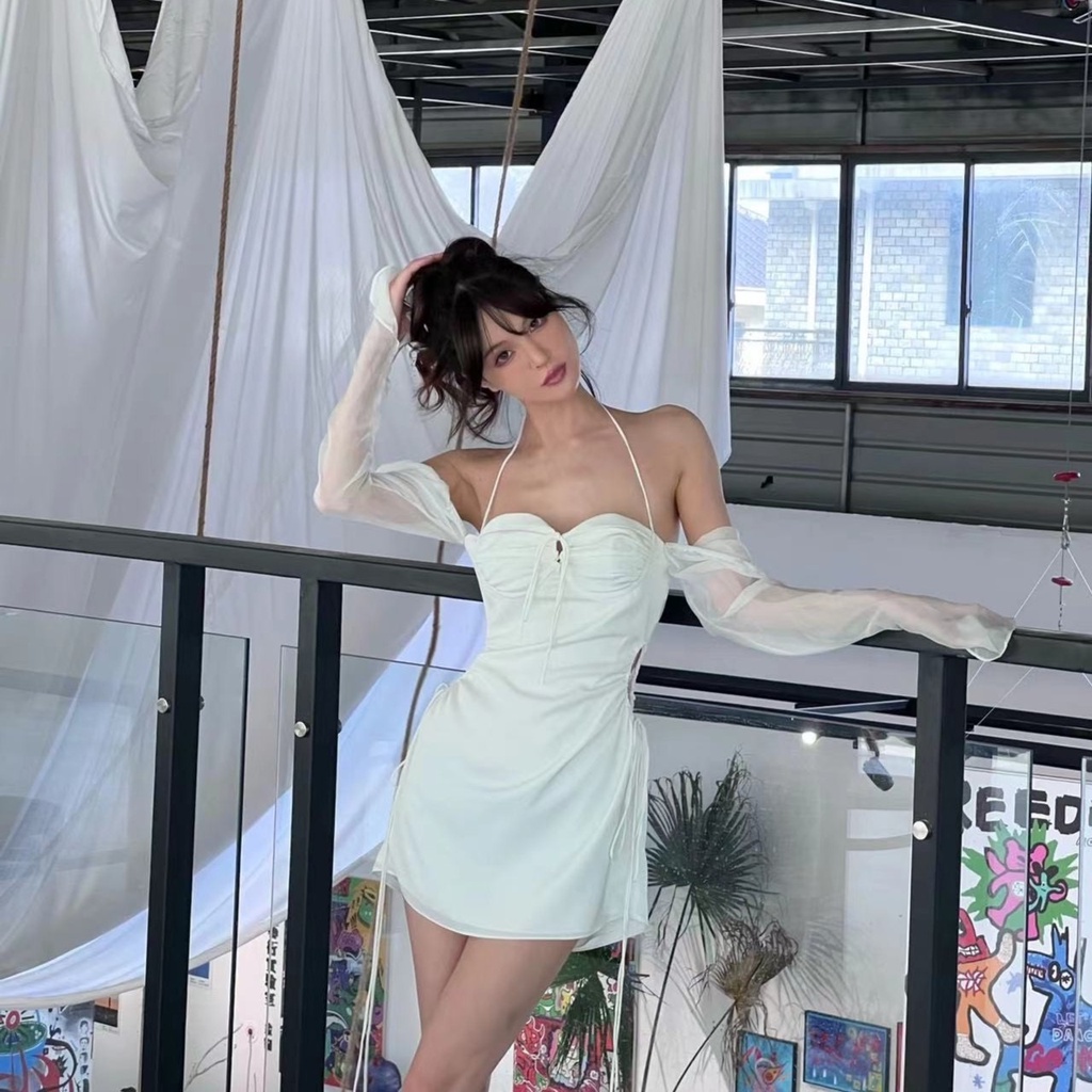 Váy cut out eo dài tay chất liệu voan lụa rủ mềm