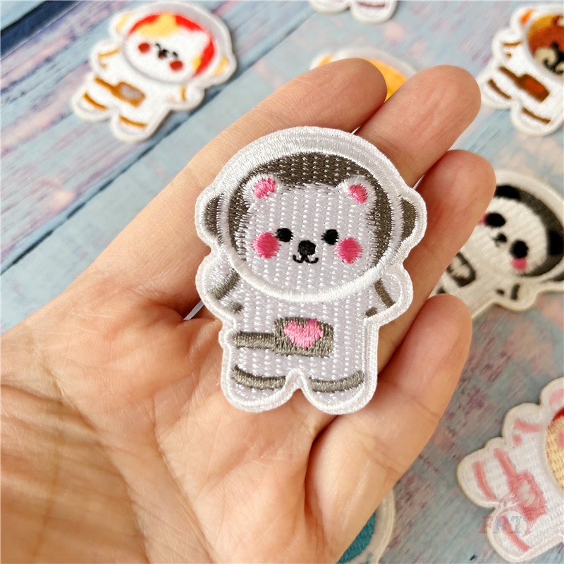 ☸ Miếng Dán Hình Phi Hành Gia Động Vật Nhỏ:Rabbit / Gấu Bắc Cực / Gấu Trúc / Chim Cánh Cụt / Cừu Tự Dính ☸ 1 Miếng Dán Ủi Lên Áo Hình Huy Hiệu Quần Áo (4CM*5CM)
