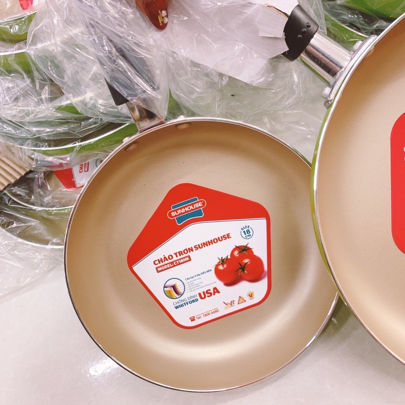 Bộ chảo chống dính loại 18cm và 24 cm.