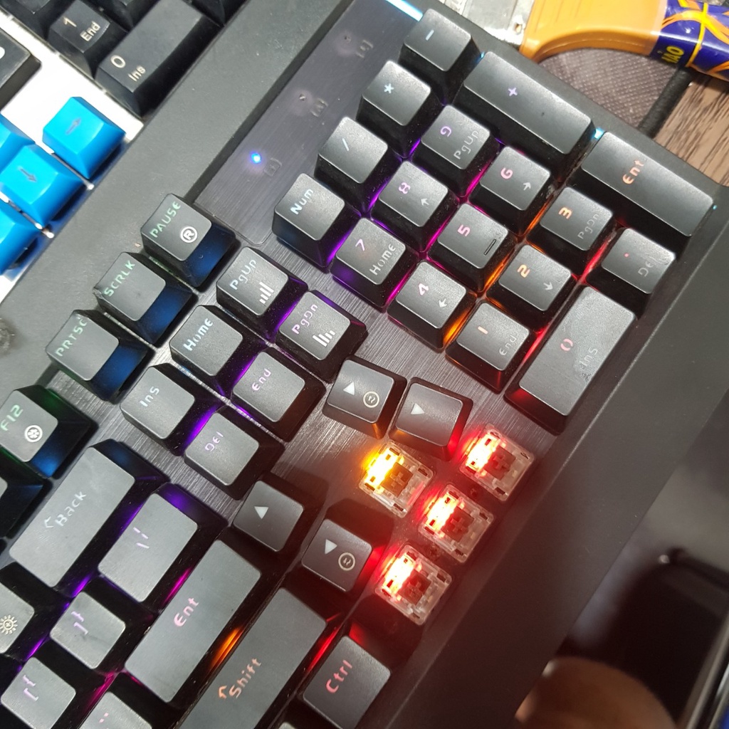 Bàn phím cơ dareu ck 526s hàng thanh lý còn tốt