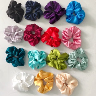 Srunchies lụa trơn hoặc thô bóng dạng ruy băng