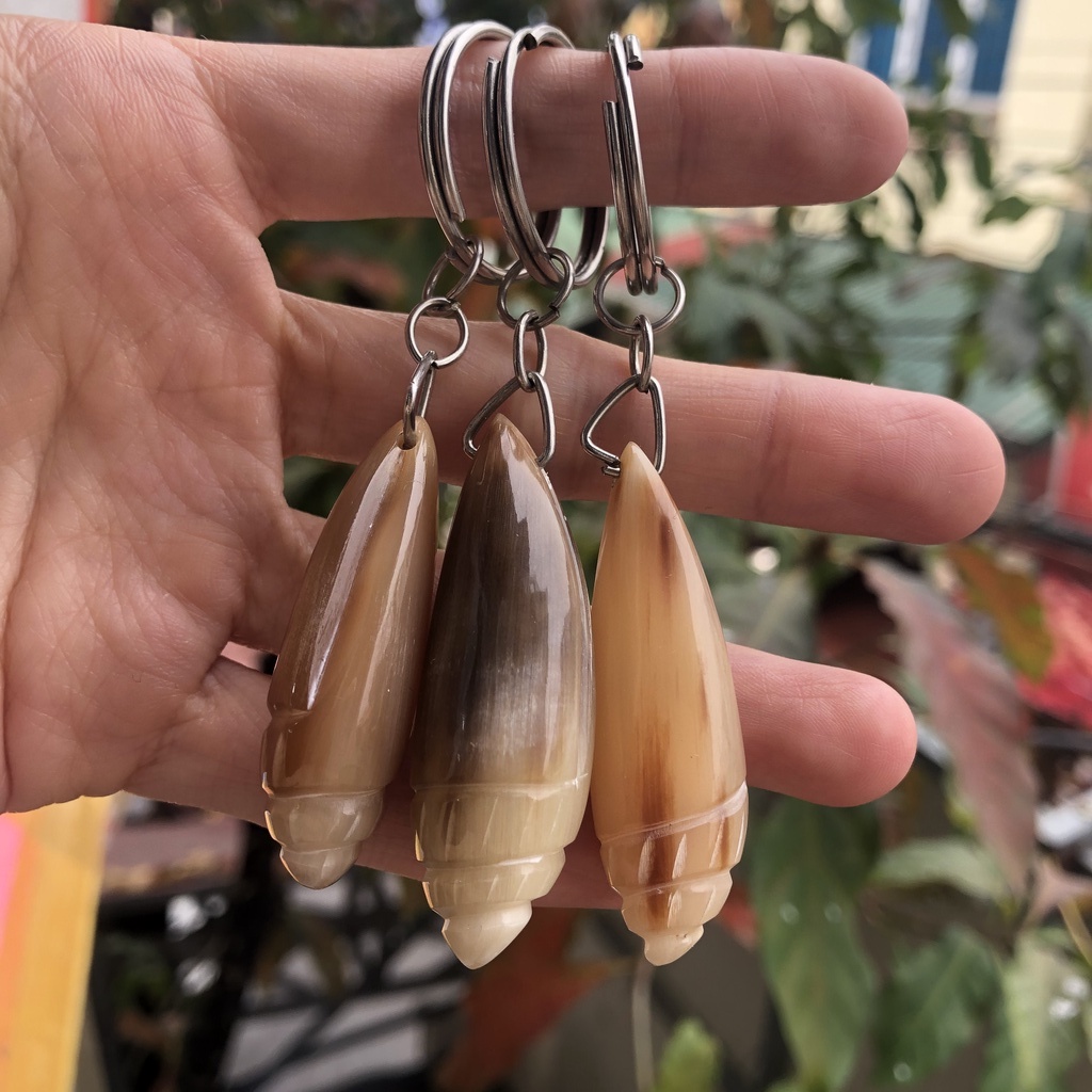 Móc treo chìa khóa hình con ốc được làm bằng chóp sừng tỉa khắc tỉ mỉ - OTH014