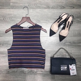 Áo zara dáng top kẻ ngang hoạ tiết đẹp mắt . Kiểu dáng đơn giản . Dễ mix đồ , các bạn có thể mix với quần sooc rất trẻ t