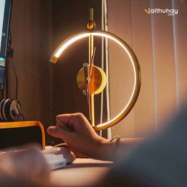 Đèn Trang Trí Đồng Hồ Vaithuhay Clock Lamp Tích Hợp Sạc Không Dây