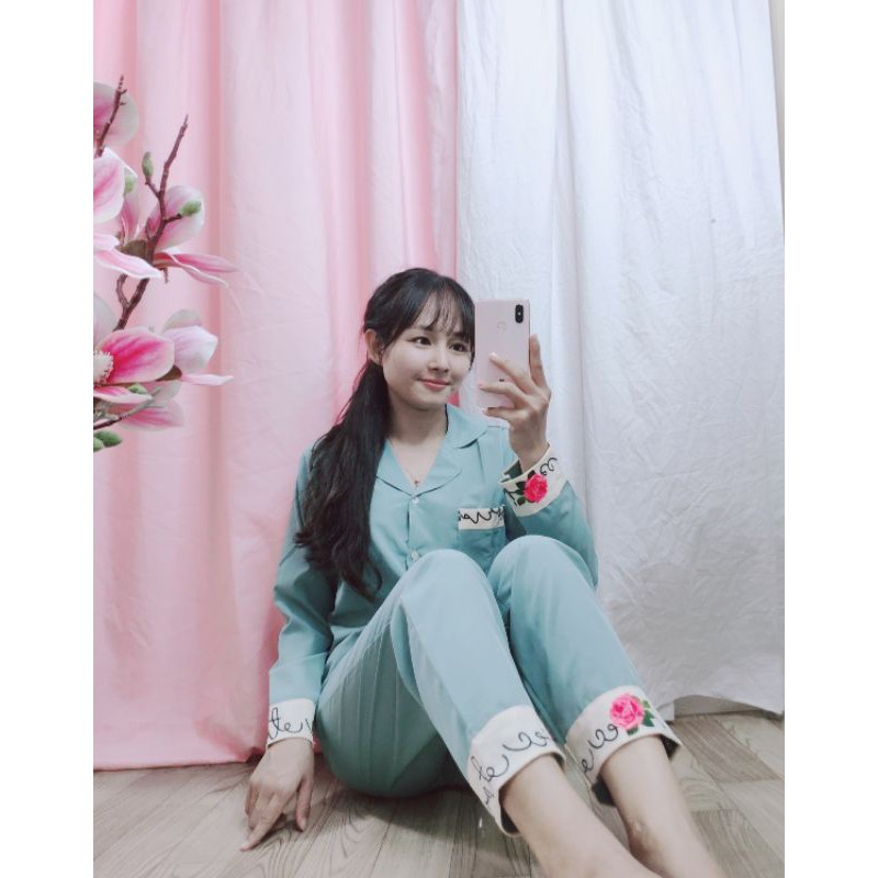Đồ bộ lụa hàn tay dài phối viền chữ có túi quần