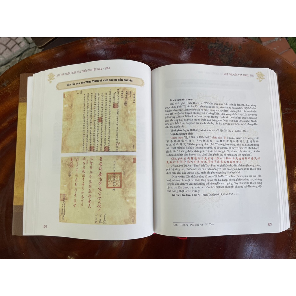 Sách-(Bìa cứng-In màu-năm 2022) Ngự phê trên Châu bản triều Nguyễn 1802–1945–Trung tâm Lưu trữ quốc gia I-Nxb Đh Sư phạm