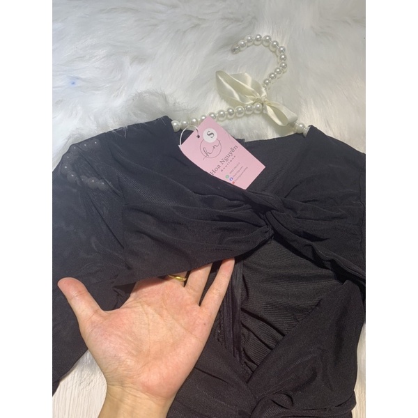 Váy body lưới xoắn ngực