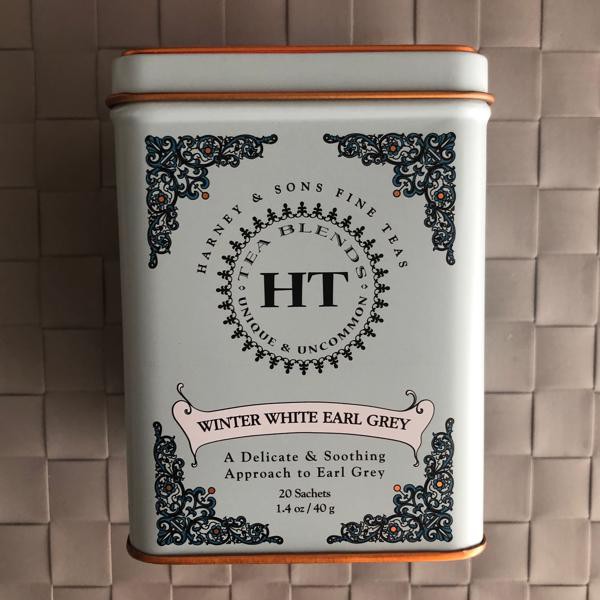 Trà bá tước trắng Winter White Harney and Sons hộp thiếc date 2024