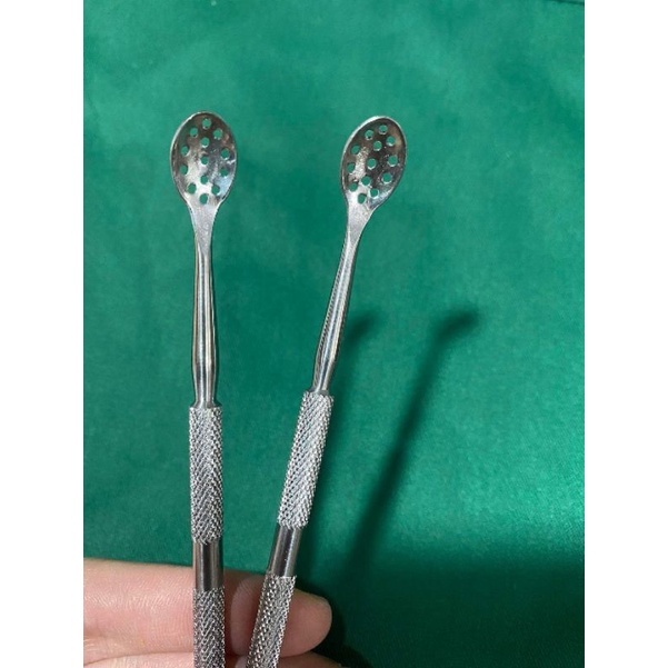 thìa lấy nhân mụn