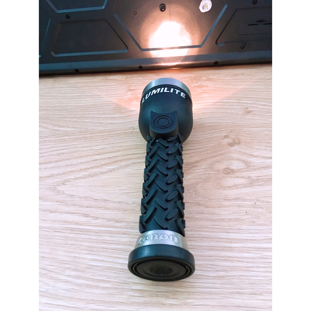 Đèn Pin Lumilite cầm tay ánh sáng vàng dùng đi đêm siêu sáng