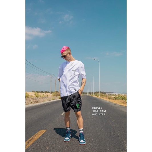 Quần Short Unisex Thêu Xù Logo TeeHolic