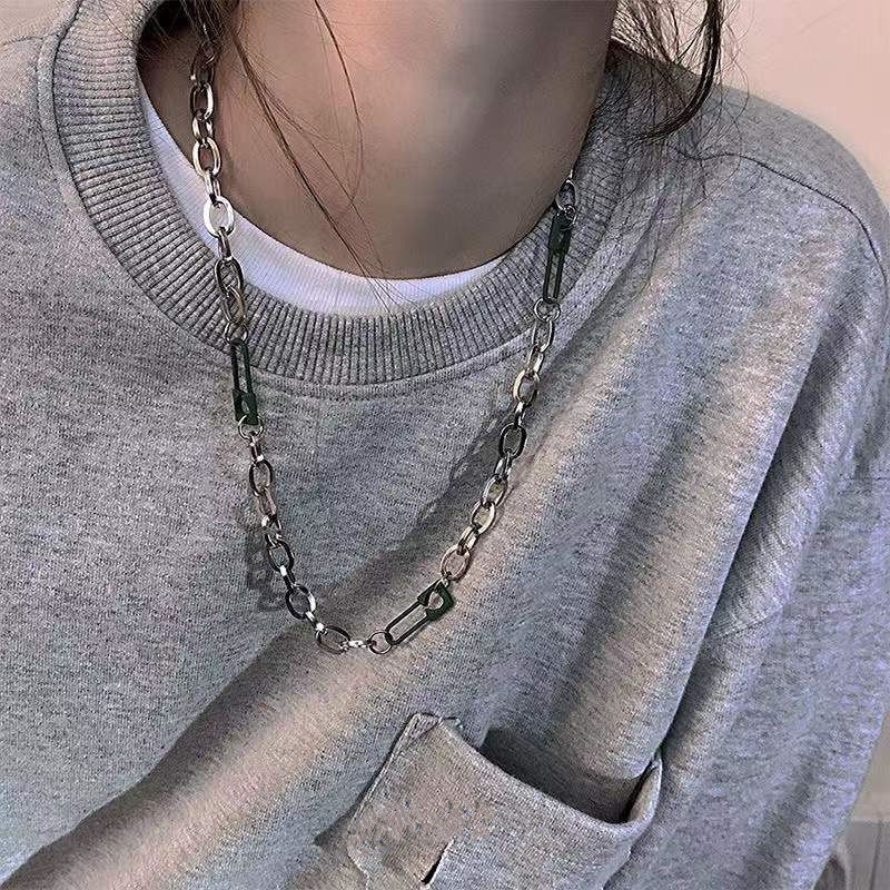 Vòng cổ Mặt Hình Ghim Cài Màu Xanh Lá Đậm Phong Cách hip hop Thời Trang Mới Dành Cho Nam Và Nữ