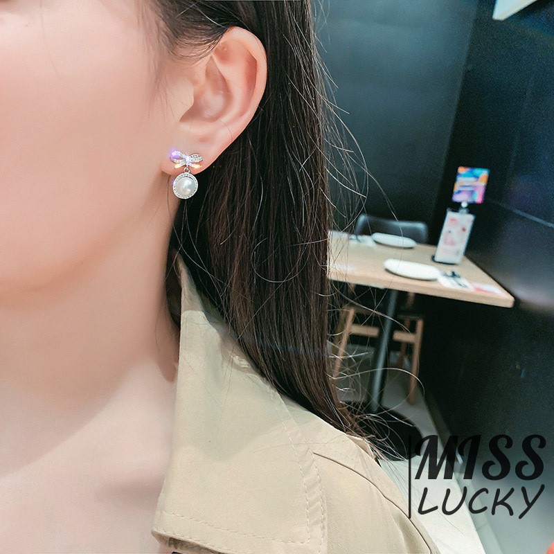 Khuyên tai nữ kiểu dáng thời trang cá tính