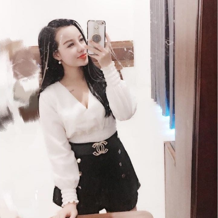 ÁO croptop tay dài phối với cổ V cùng với phần bo nhúng ở eo và tay phù hợp cho bạn nữ thích áo cổ v bo nhúng
