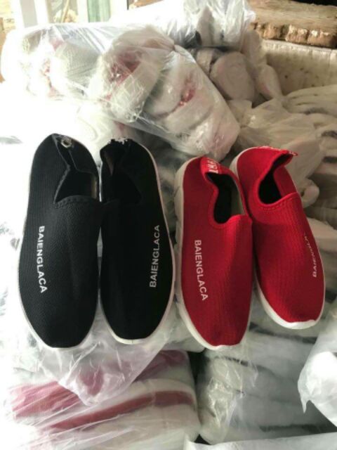 Giày slip on đen đỏ