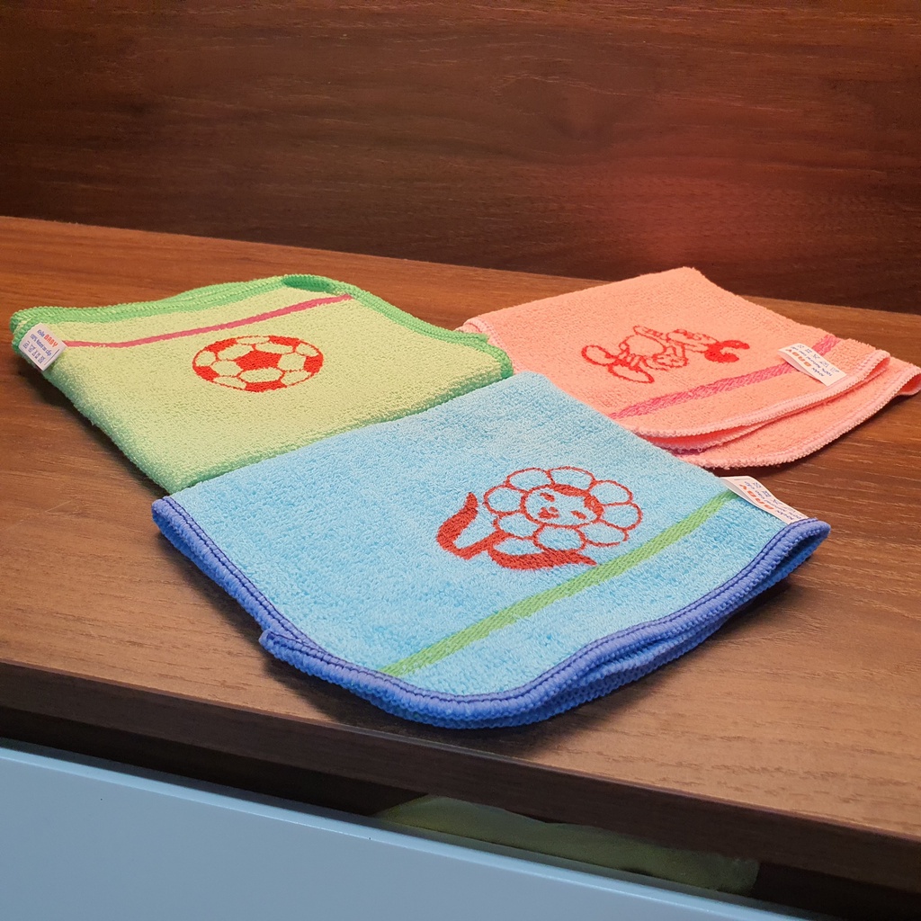 Khăn mẫu giáo mầm non bo viền nhiều màu 50 kí tự khác nhau 30x30cm  #khanmaugiao