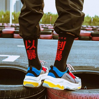 Vớ dài mang giày Sneaker cá tính