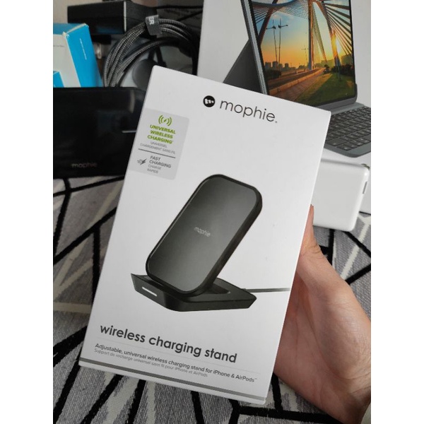 Sạc không dây Mophie 7.5W stand đế đứng chuẩn Qi cho iPhone Airpod Samsung Android