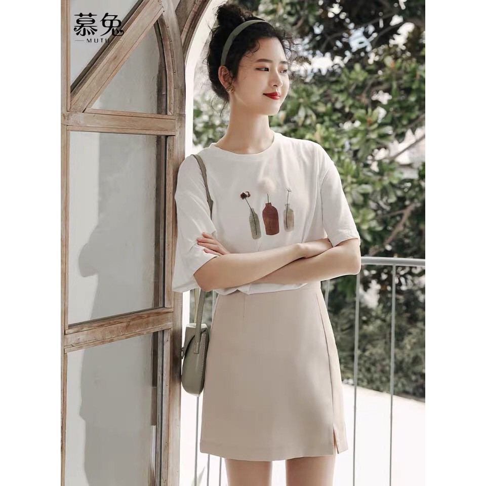 Áo Thun Nữ Trắng Cộc Tay Hình Ba Bông Hoa Form Suông Vải Cotton Co Giãn