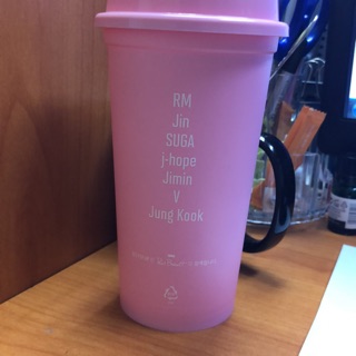 Ly BTS Pop Up House hồng
