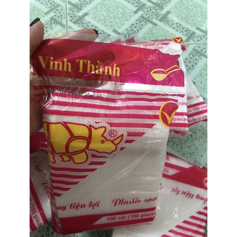Muỗng Nhựa Tiện Lợi _ Vinh Thành