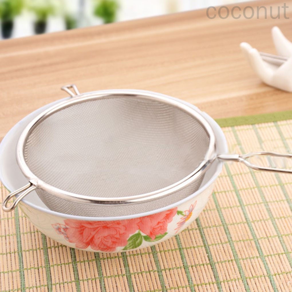 Rây lọc trà bằng thép không gỉ có tay cầm dài và móc tiện dụng
