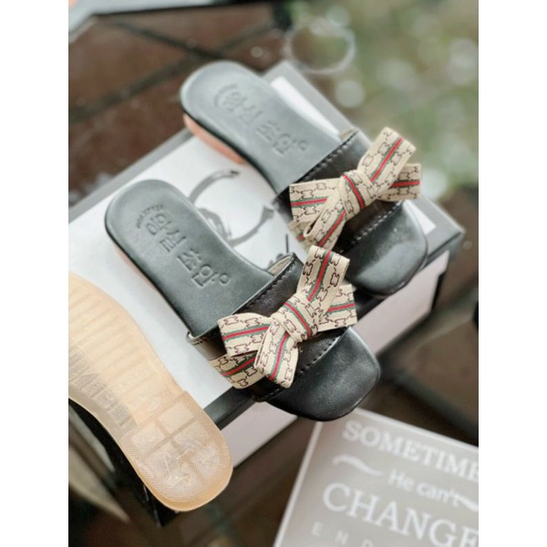 Dép lê nơ kẻ da mềm cho bé gái fom nhỏ