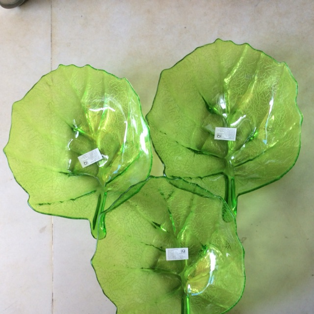 Dĩa mica hình chiếc lá xanh