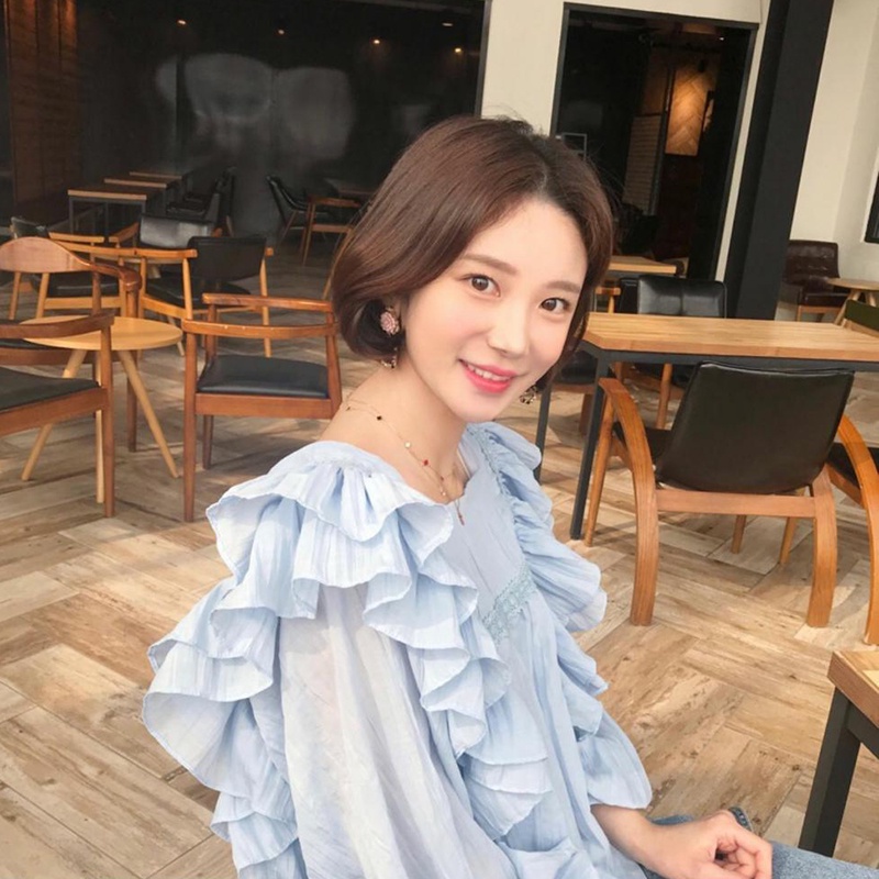 Áo chiffon IELGY dáng rộng cổ vuông tay dài phối bèo ngọt ngào phong cách Hàn Quốc