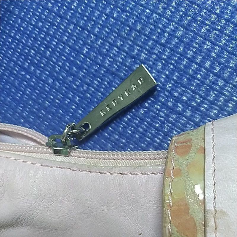 Túi si da độc lạ