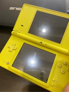 Máy nintendo dsi màu vàng chuối