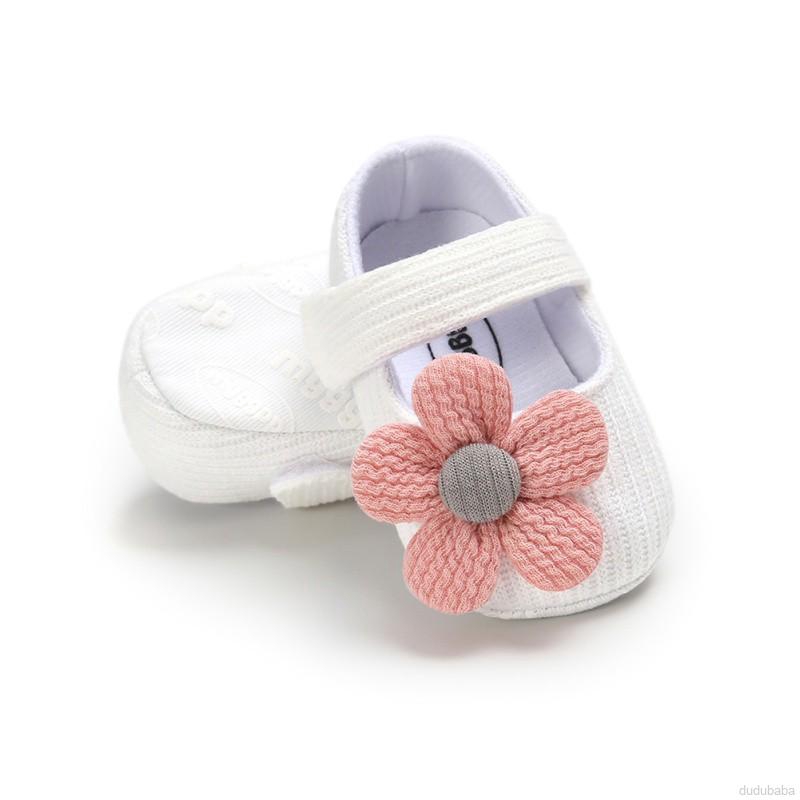 Đôi giày đế mềm chống trượt thiết kế đính bông hoa xinh xắn mùa thu cho bé gái 0-18 tháng tập đi