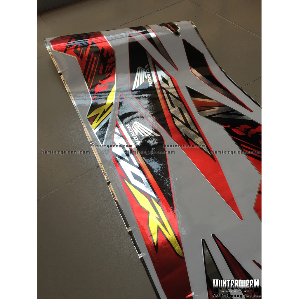 Tem rời dán xe Sonic, Chất liệu crom sáng bóng.