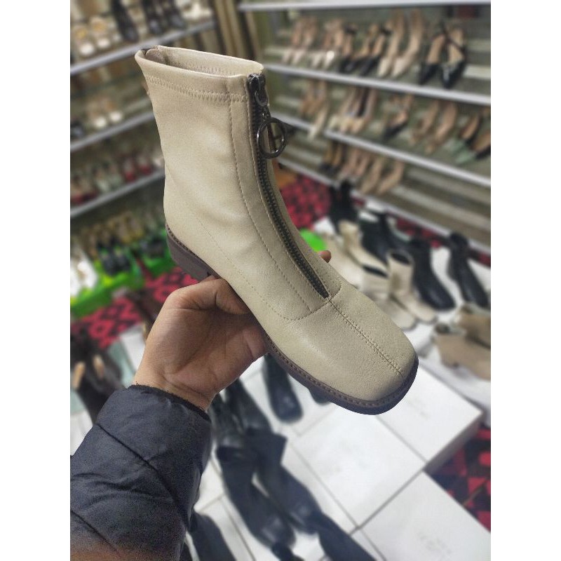 boot khoá sau