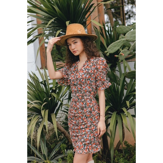 Đầm ôm nhún toàn thân cổ V sexy Layla dress