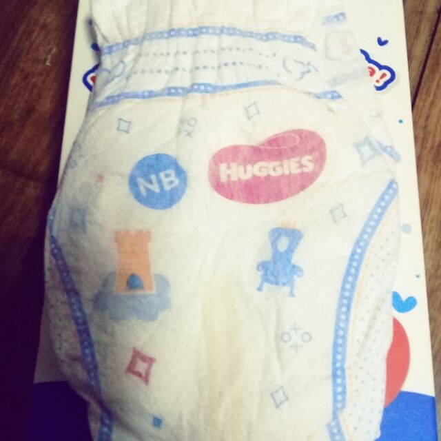 50 miêng bỉm dán sơ sinh huggies nb1 cho bé 3_6kg